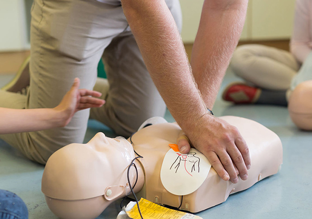 AED (Automated External Defibrillator) Cardiac Taser